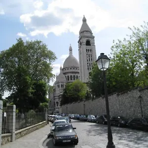 Charming In Montmartre Apartment